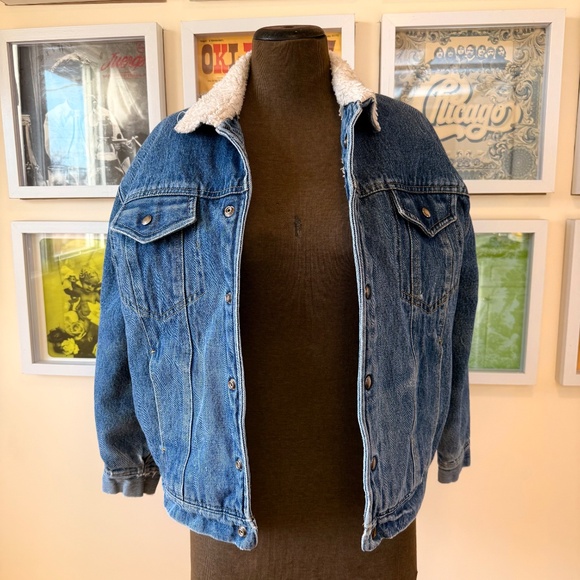 Vintage 90s Sherpa-Lined Denim Trucker Jacket - Picture 4 of 14